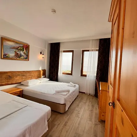 Hotel Sukha & *